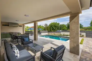 Villa with Private Pool for 8 Guests in Malinska