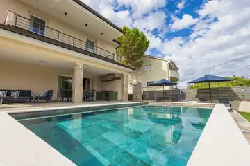 Villa with Private Pool for 8 Guests in Malinska