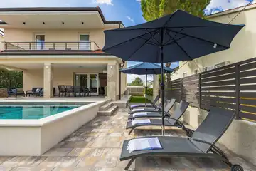 Villa with Private Pool for 8 Guests in Malinska