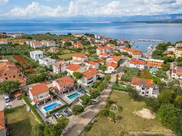 Villa with Private Pool for 8 Guests in Malinska