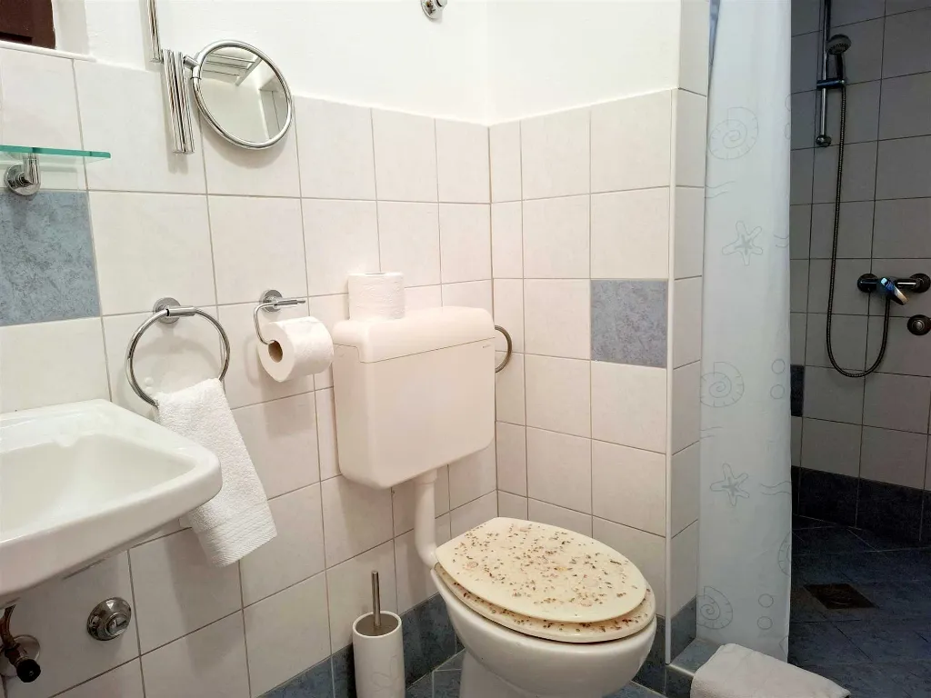 Two-Bedroom Apartment in Malinska for 4 Guests
