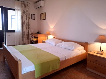 Quiet Double Room in Malinska with Private Bathroom