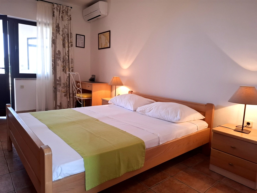 Quiet Double Room in Malinska with Private Bathroom