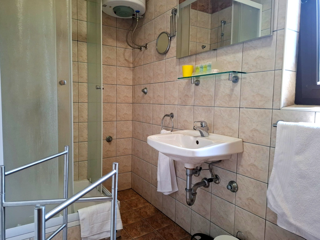 Quiet Double Room in Malinska with Private Bathroom