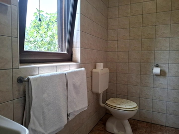 Quiet Double Room in Malinska with Private Bathroom
