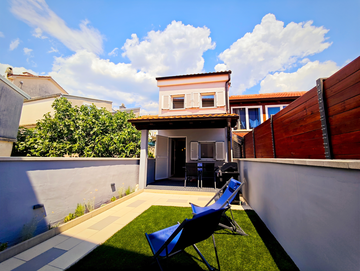 Holiday House in Jadranovo for Up to 4 Guests