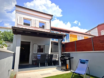 Holiday House in Jadranovo for Up to 4 Guests