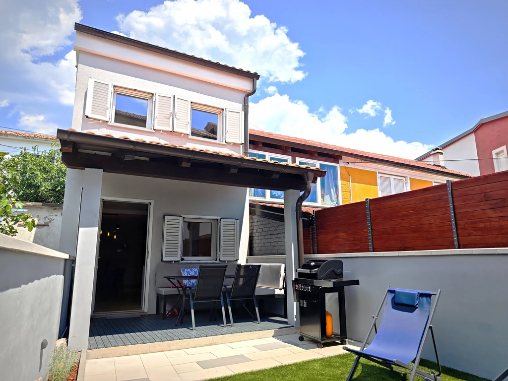 Holiday House in Jadranovo for Up to 4 Guests