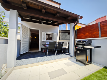 Holiday House in Jadranovo for Up to 4 Guests