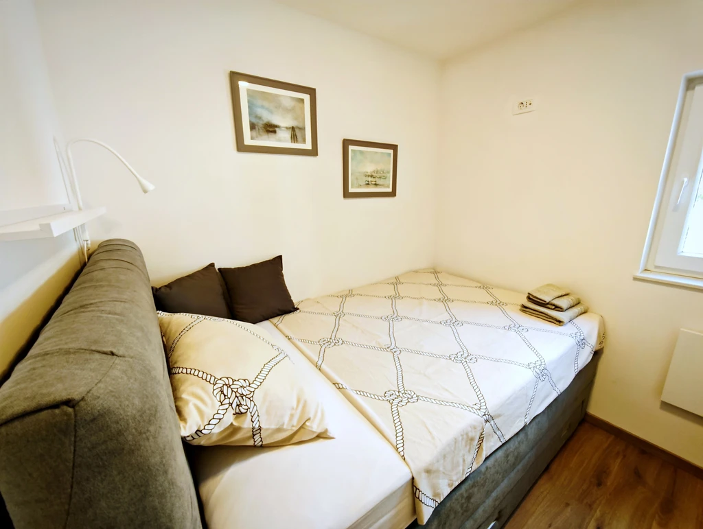 Holiday House in Jadranovo for Up to 4 Guests