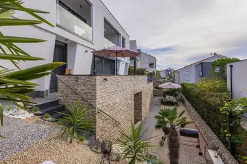 Air-conditioned 3-Bed Apartment in Njivice for 6