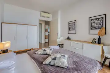 Air-conditioned 3-Bed Apartment in Njivice for 6