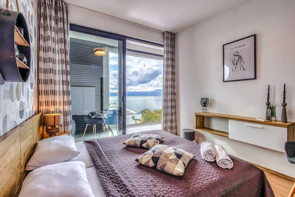Air-conditioned 3-Bed Apartment in Njivice for 6