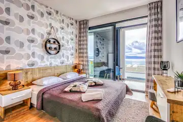 Air-conditioned 3-Bed Apartment in Njivice for 6