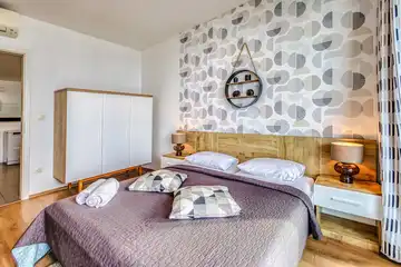 Air-conditioned 3-Bed Apartment in Njivice for 6