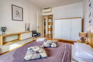 Air-conditioned 3-Bed Apartment in Njivice for 6