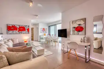 Air-conditioned 3-Bed Apartment in Njivice for 6