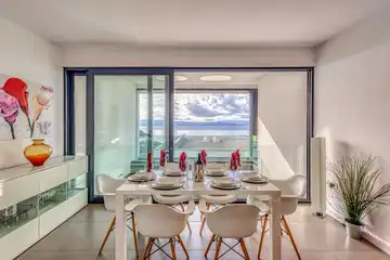 Air-conditioned 3-Bed Apartment in Njivice for 6