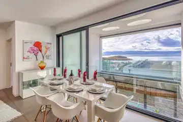 Air-conditioned 3-Bed Apartment in Njivice for 6