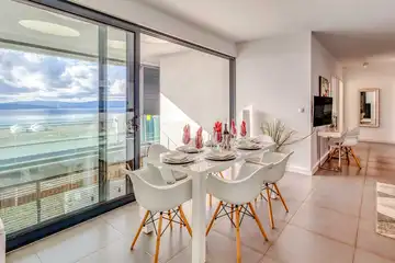 Air-conditioned 3-Bed Apartment in Njivice for 6