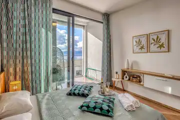 Air-conditioned 3-Bed Apartment in Njivice for 6