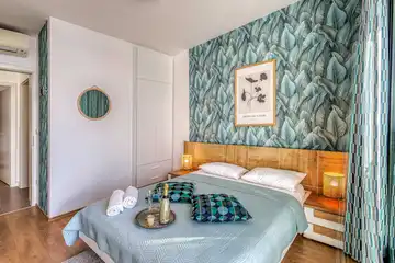 Air-conditioned 3-Bed Apartment in Njivice for 6