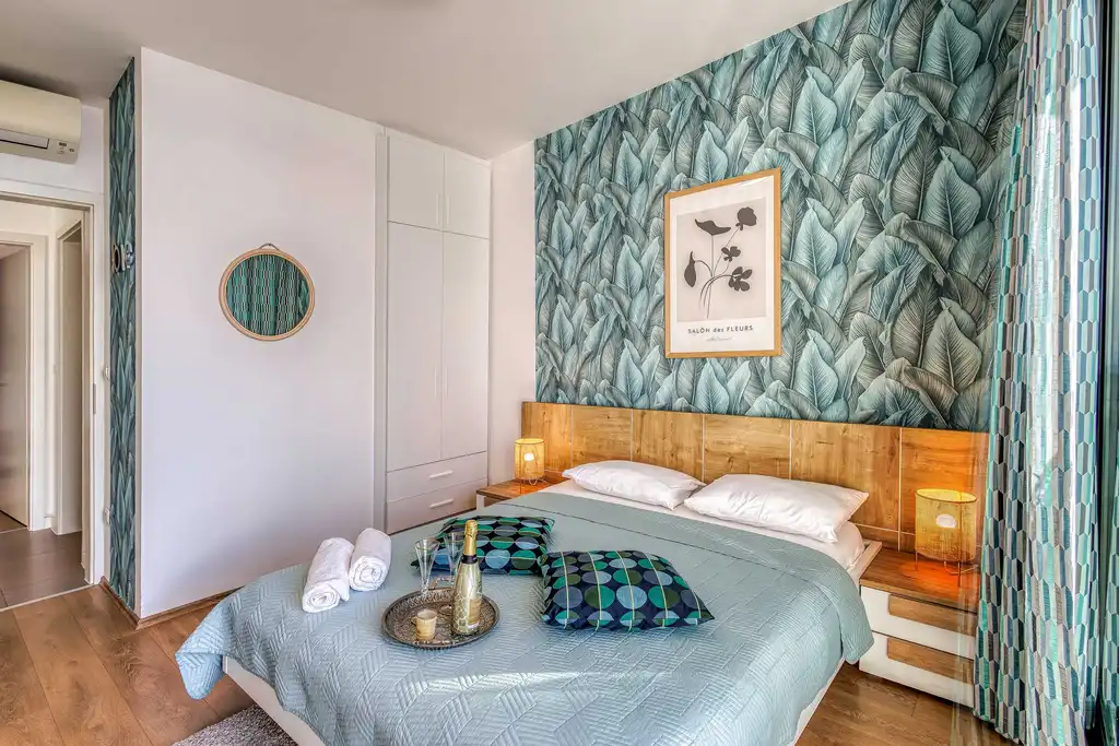 Air-conditioned 3-Bed Apartment in Njivice for 6