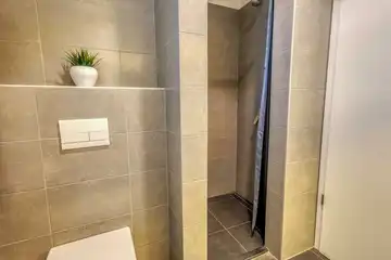 Air-conditioned 3-Bed Apartment in Njivice for 6