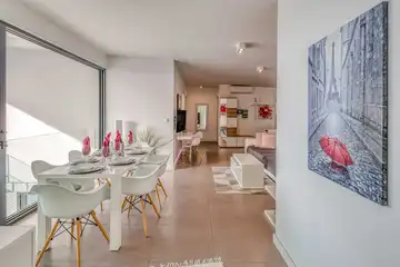 Air-conditioned 3-Bed Apartment in Njivice for 6