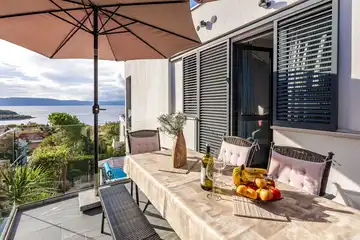 Air-conditioned 3-Bed Apartment in Njivice for 6