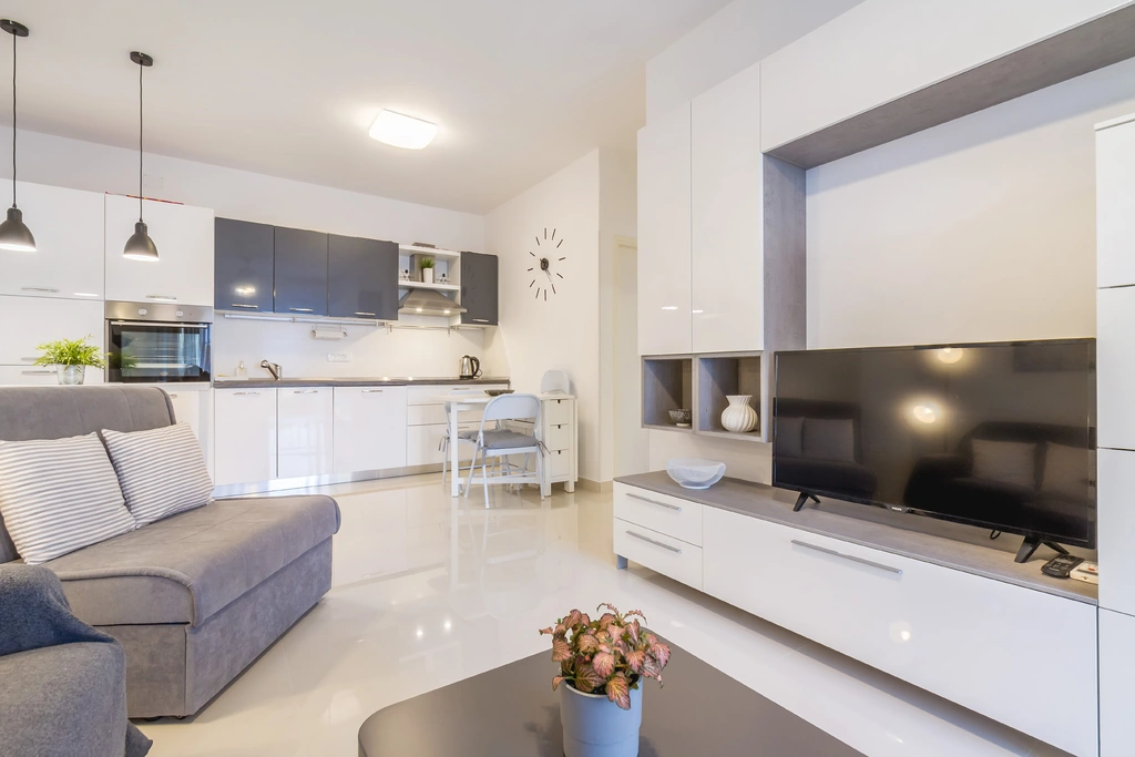 1-Bedroom Apartment in Njivice for up to 4