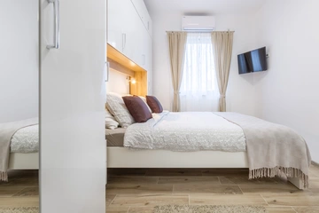 1-Bedroom Apartment in Njivice for up to 4