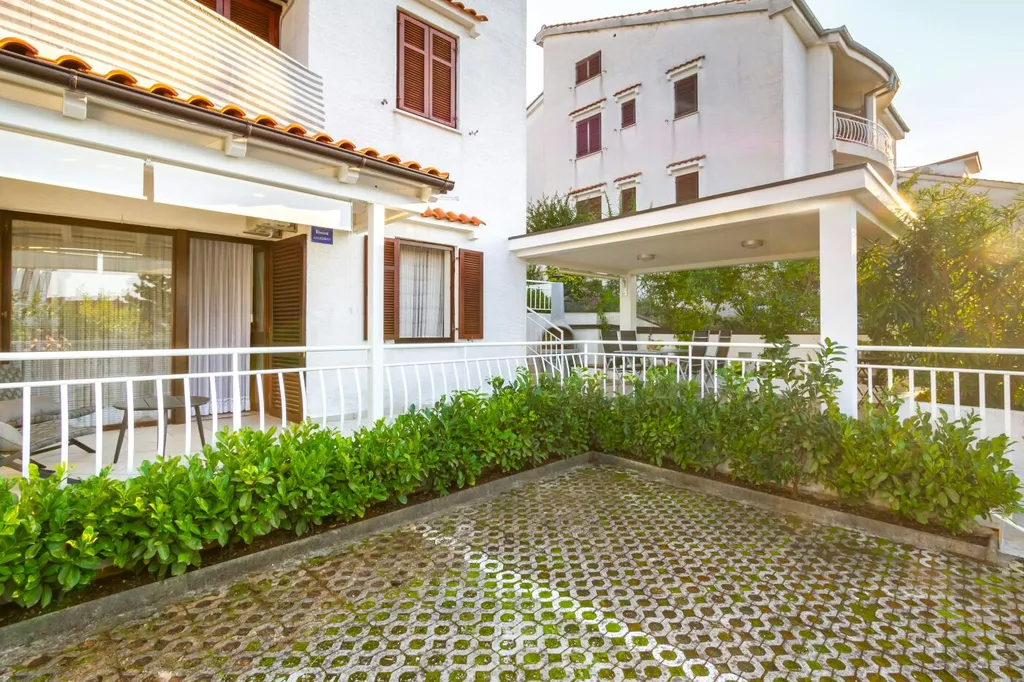 1-Bedroom Apartment in Njivice for up to 4