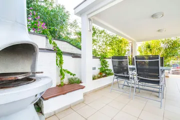 1-Bedroom Apartment in Njivice for up to 4