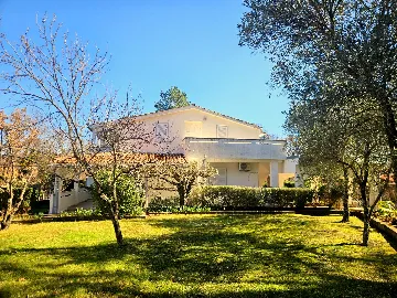 Renovated Apartment with Covered Terrace in Risika