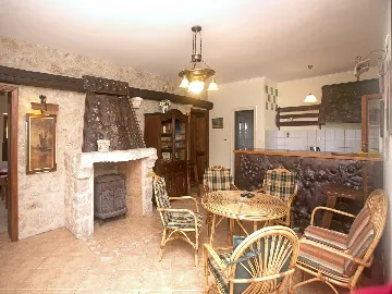 Seafront Apartment in Njivice for 4 Guests