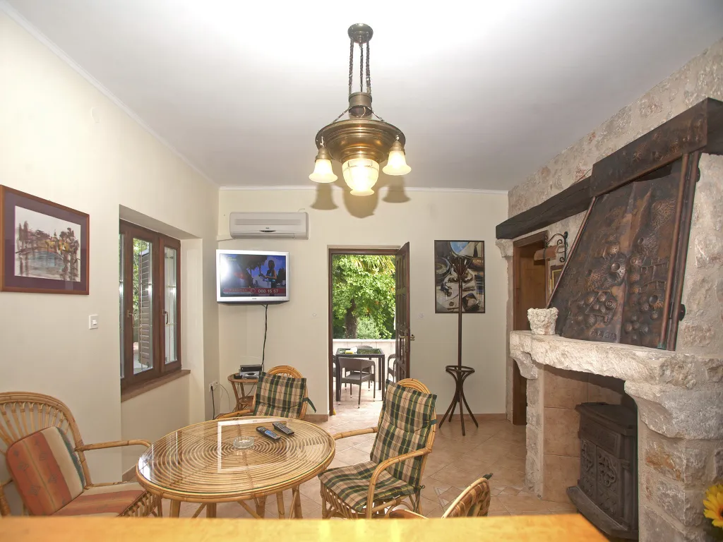 Seafront Apartment in Njivice for 4 Guests