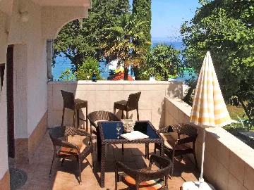 Seafront Apartment in Njivice for 4 Guests