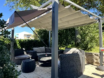 Holiday House in Njivice for 6 Guests with Whirlpool