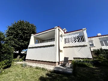 Holiday House in Njivice for 6 Guests with Whirlpool