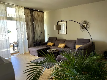 Holiday House in Njivice for 6 Guests with Whirlpool