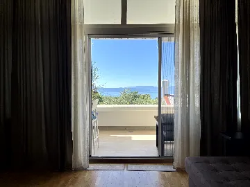 Holiday House in Njivice for 6 Guests with Whirlpool