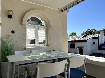 Holiday House in Njivice for 6 Guests with Whirlpool