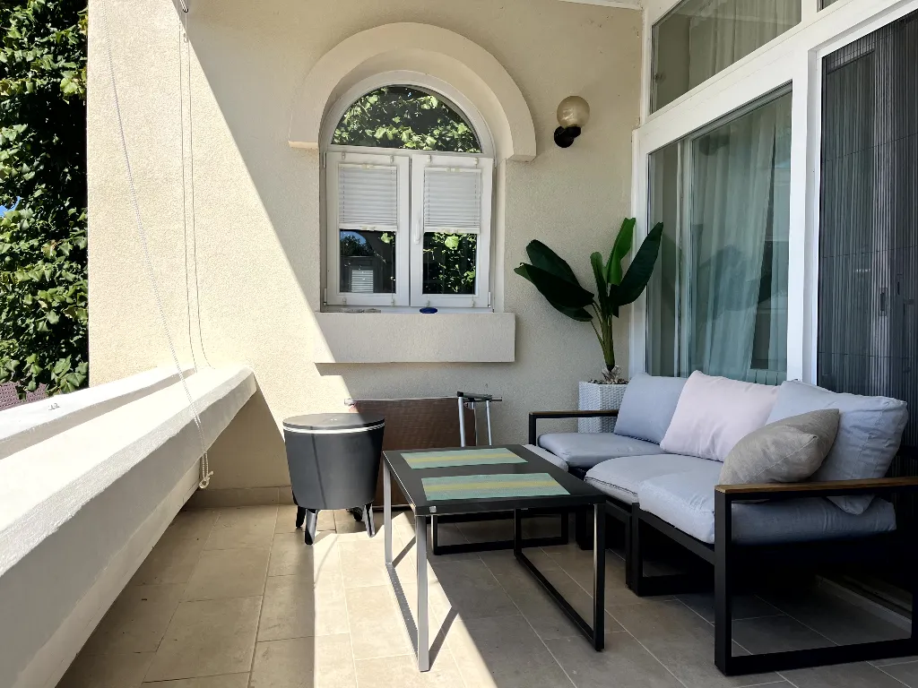 Holiday House in Njivice for 6 Guests with Whirlpool