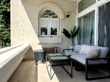 Holiday House in Njivice for 6 Guests with Whirlpool