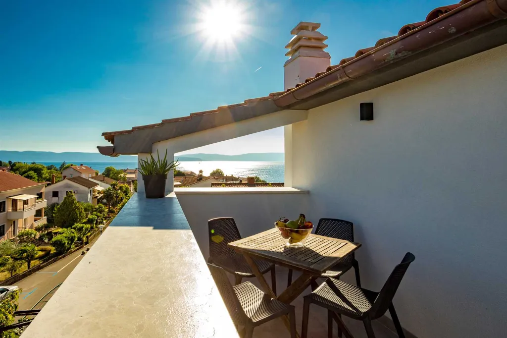 Njivice Apartment with Sea-View Balcony