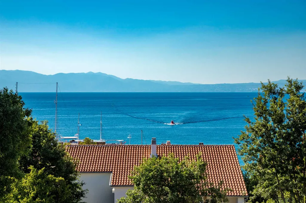 Njivice Apartment with Sea-View Balcony
