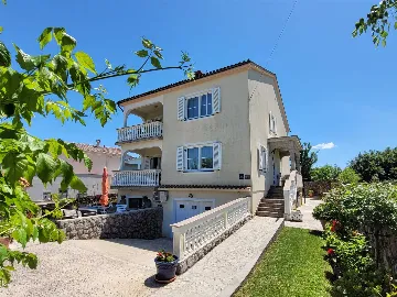 Family Apartment with Balcony in Malinska