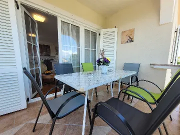 Family Apartment with Balcony in Malinska