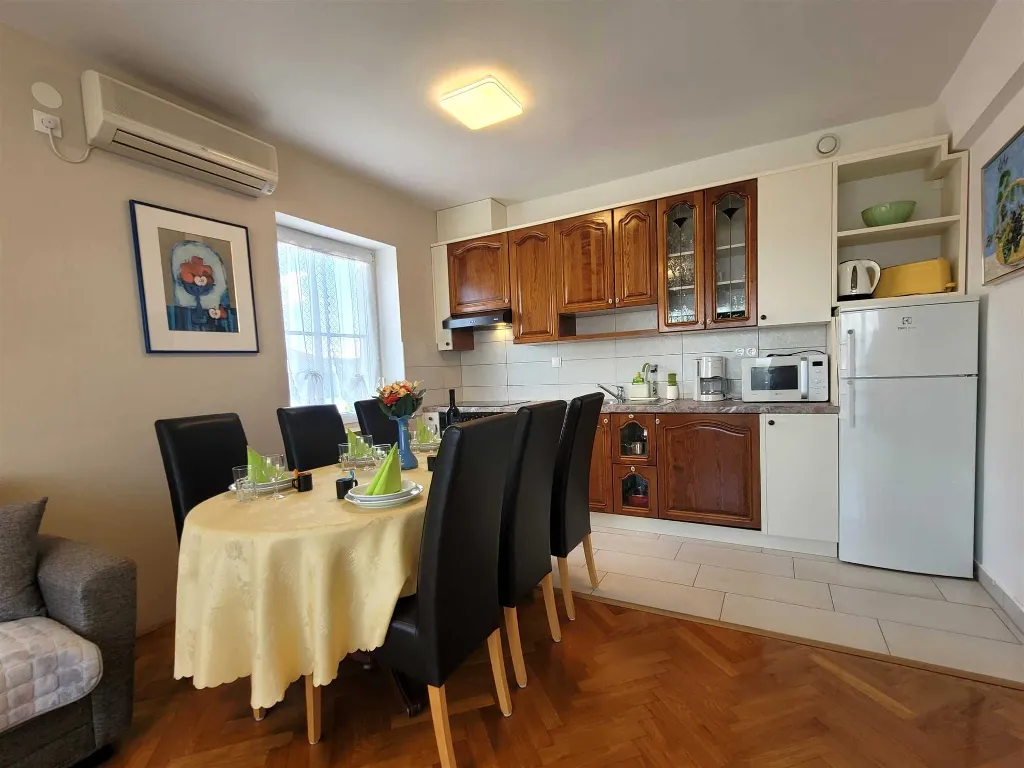 Family Apartment with Balcony in Malinska